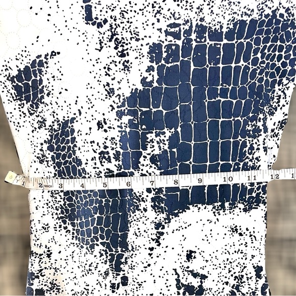 cute midi dress, white with blue crocodile pattern, cut out back, SIZE S - Picture 10 of 10